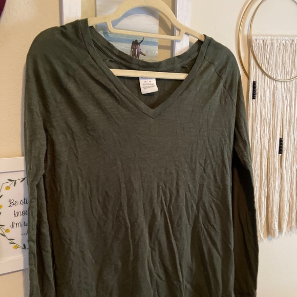 PINK forest green long sleeve. So comfy. - Picture 1 of 3